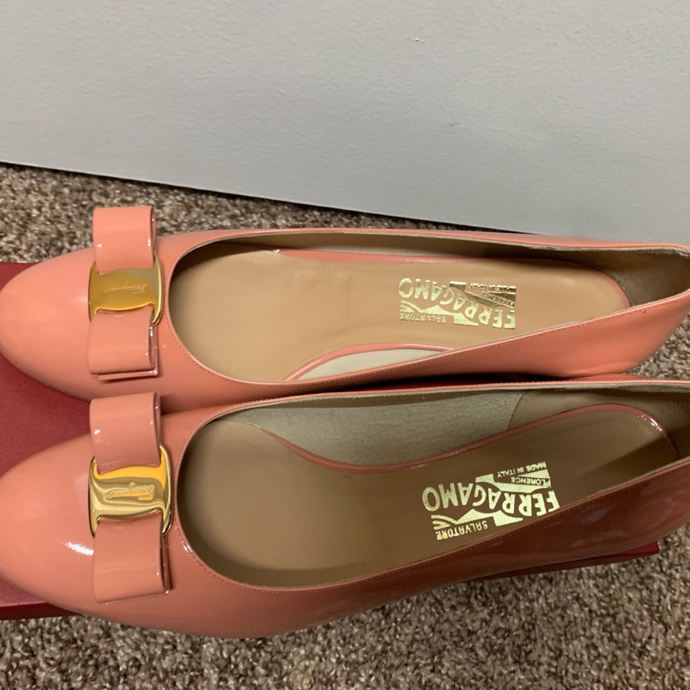 Salvatore Ferragamo
New Blush Patent Leather Vara Bow Block Low-heel Pumps